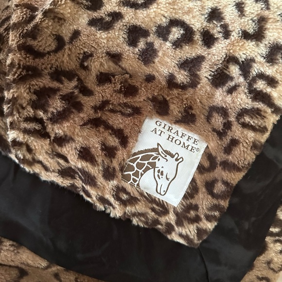 GIRAFFE AT HOME leopard throw blanket - Picture 7 of 8